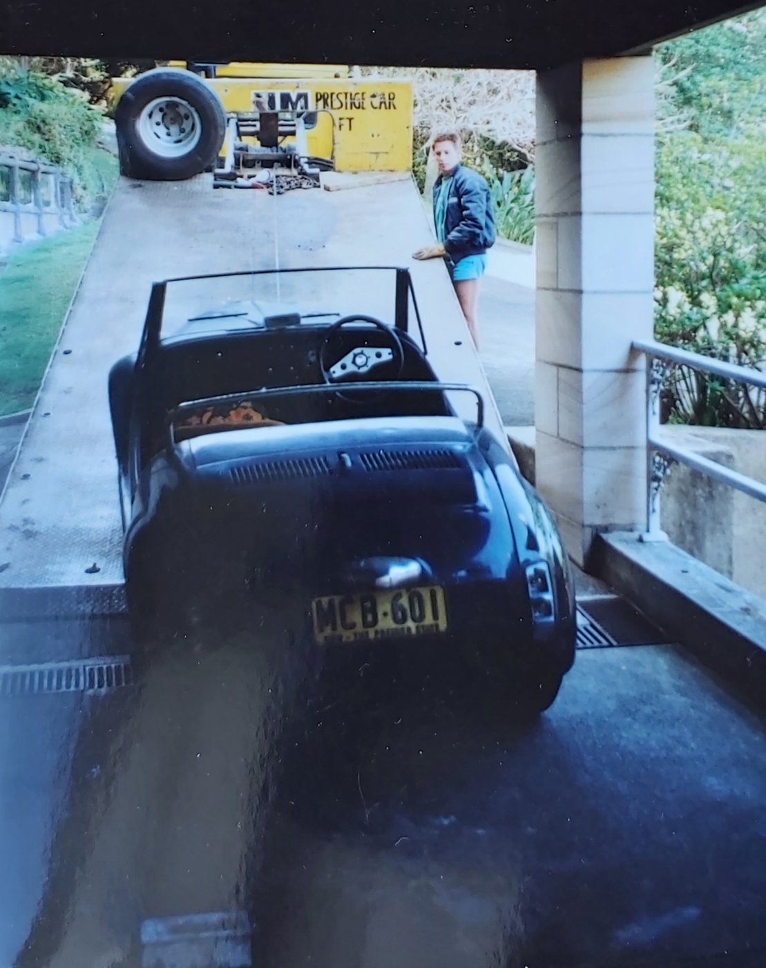 H.M. Towing Service collects the Gamine from the house in Huntershill